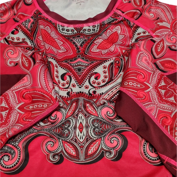 Athleta  long sleeves graphic round neck top S - Picture 2 of 5